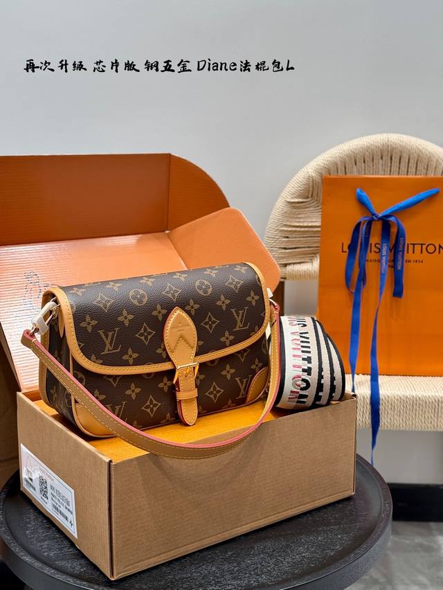 p230 全套包装 再次升级！芯片版本！带丝巾！ lv Diane 法棍包老花 上身简单又舒服 源自中古包 Sologne 的改良版 整体保留了简洁的包身造型