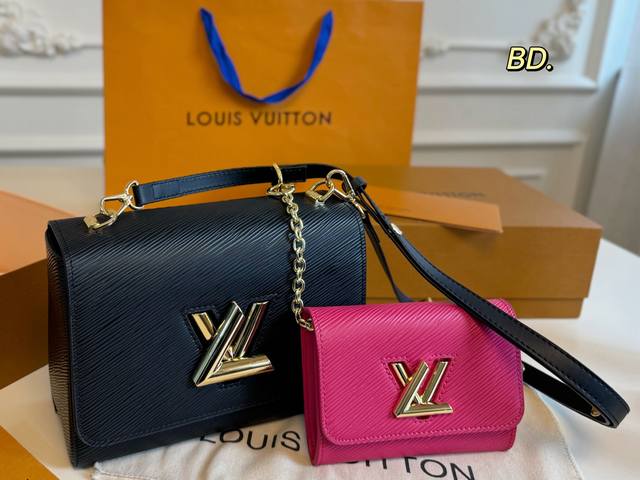 p210（折叠盒） size：23×16 lv路易威登新款子母Twist手提包 水波纹摸上去既光滑，又有明显的凹凸纹理 皮料非常坚硬 防水耐磨甜苦辣妹风 配小包