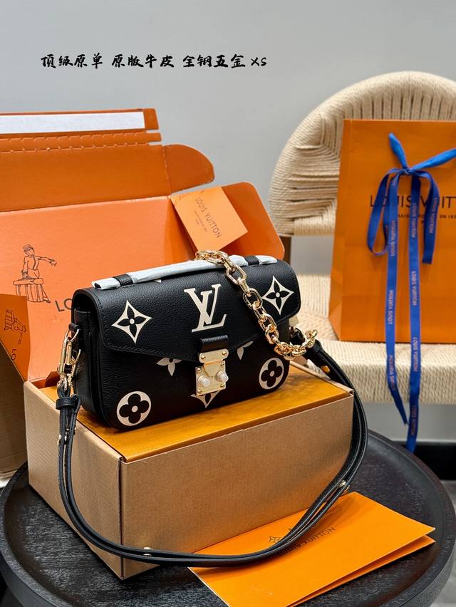 p410 全套礼盒手提袋 原版皮 复刻版！带芯片 size：21*13Cm lv Metis牛皮压花小邮差包 升级原版五金 经典老花邮差 每一年这个季节都要推一