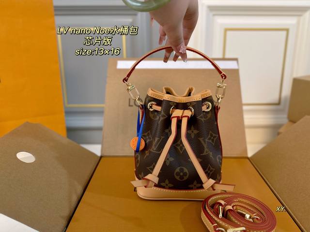p190 芯片版（折叠盒飞机盒） size：13×16 lv路易威登Nano Noe水桶包 包身立体有质感，抽绳自由收缩！ 复古和实用性更强 肩带拆卸也可手拿手