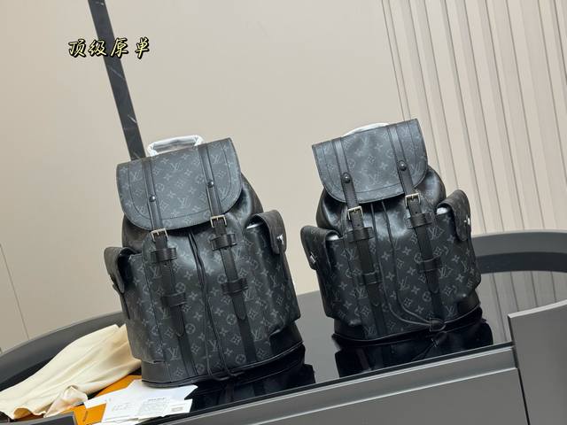 ￥340 ￥330 原版 lv 双肩包… 经典面料 手感超级Nice 沉稳大方！ 你不会选错的！ 尺寸：33*43 30*36