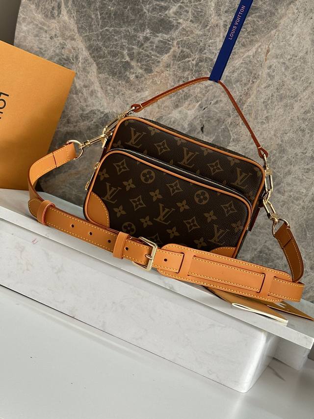 p650 顶级原单 M14016老花 动态变码 Nil 手袋时尚小巧，属于 Monogram Archive 系列，以 Monogram 涂层帆布制作包身，并饰