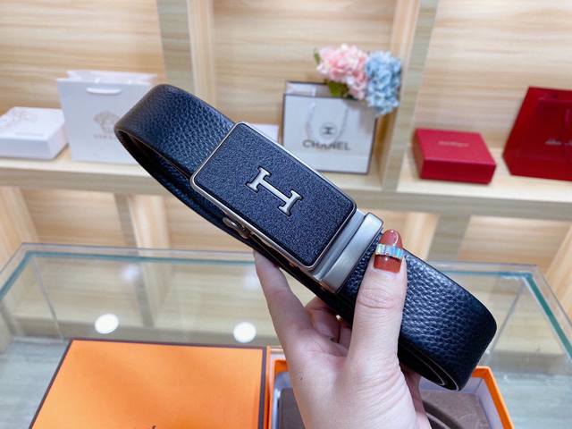 p 140 爱马仕 自动带(滑道)獨家實拍整张牛皮手工縫線完美工藝獨原产皮质制作 手感柔软 上身衬托出你独特的气质(原版包装)独特美感 极强的先锋艺术 风靡全球