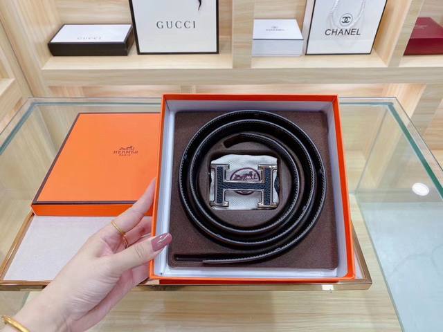 p 250 爱马仕原单专柜1:1秘新款扣头搭配双面进口皮腰带采用意式缝线 提升了皮带本身的档次带头精钢打磨 不褪色宽度3.8工艺精湛[鼓掌]结合原单支持验货！(