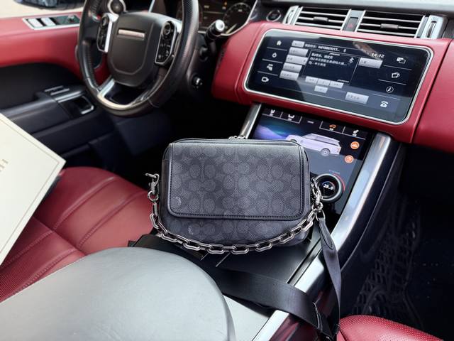 p290 高端货 新款 “ Coach ”蔻驰单肩包 Coach蔻驰邮差包 Charter 24 外部磁性按扣口袋 标志性涂层帆布拼小牛皮 单肩斜挎包 中号 男