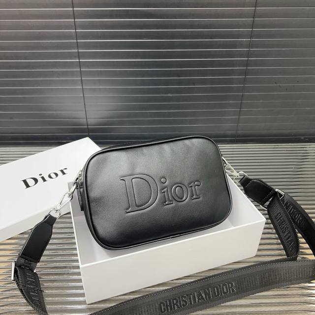 p150 Dior 迪奥 压花相机包 单肩斜挎包 男女同款 经典百搭 实物拍摄 配送防尘袋 19 X 12Cm