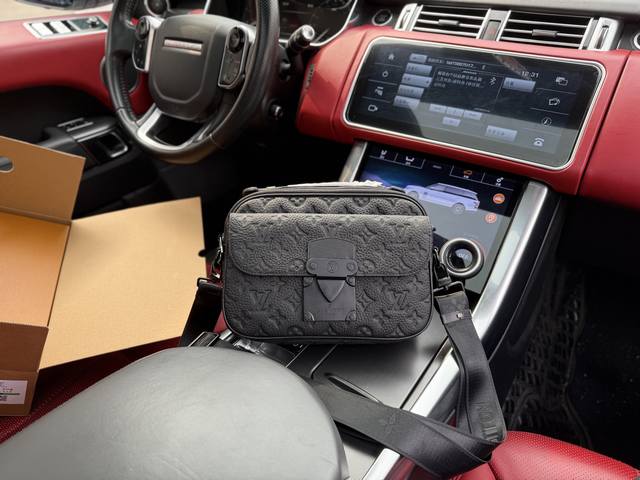 p200 芯片版 高端货 新款 “Louis Vuitton”Lv单肩包 路易威登邮差包斜挎包 M58489 Louis Vuitton S-Lock Mess