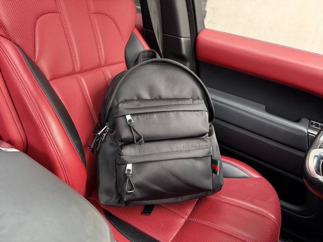 p270 高端货 新款 “ Gucci ”古奇双肩包 古驰双肩包 品牌徽标拉链开合 尼龙防泼水皮革 学生 双肩包 大号 男款 灰色 内设电脑隔层 拉链暗袋 高清