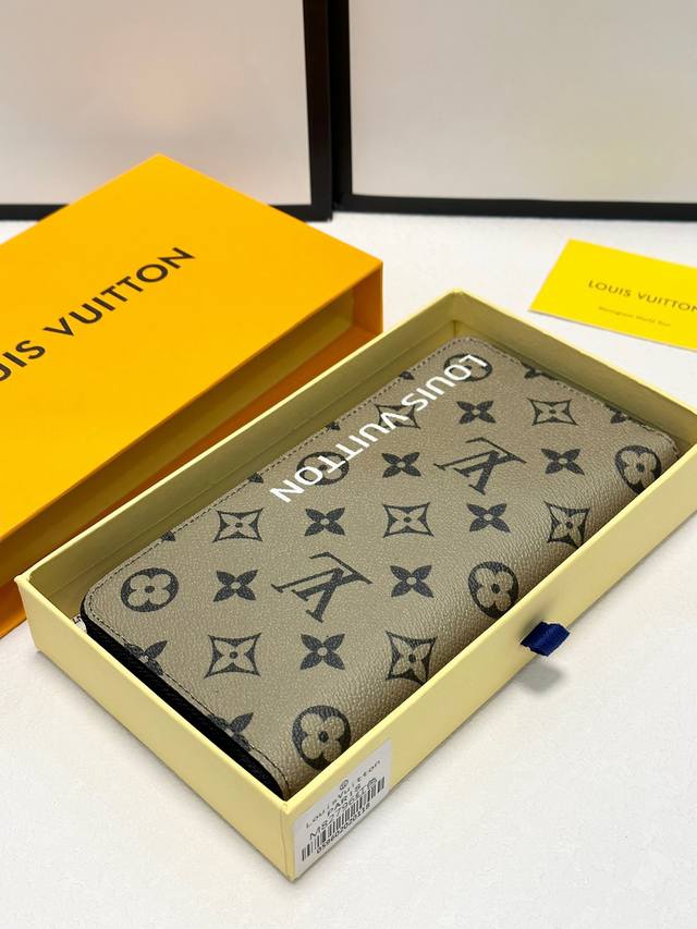 p150颜色 老花红尺寸 20X10Lv新款手包，一流手感媲美专柜正品，看细节多卡位大容量，现货供应