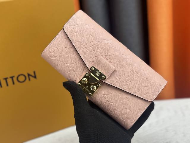 p160 Metis 钱夹 M81260 pochette Metis手袋的理想搭配，此款信封式钱夹由柔软的Monogram Empreinte皮革裁制而成，采
