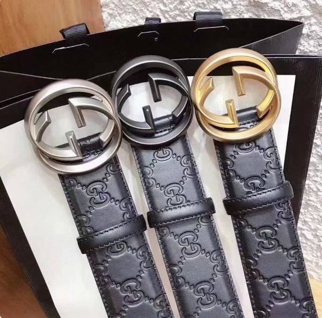 p240 【品牌】:古奇 【价格】:配带全套原版包装【材质】: 进口牛皮搭配头层牛皮底，搭配18K钢扣【颜色】黑色，【规格】:3.8Cm【卖点】:皇家御用经典款