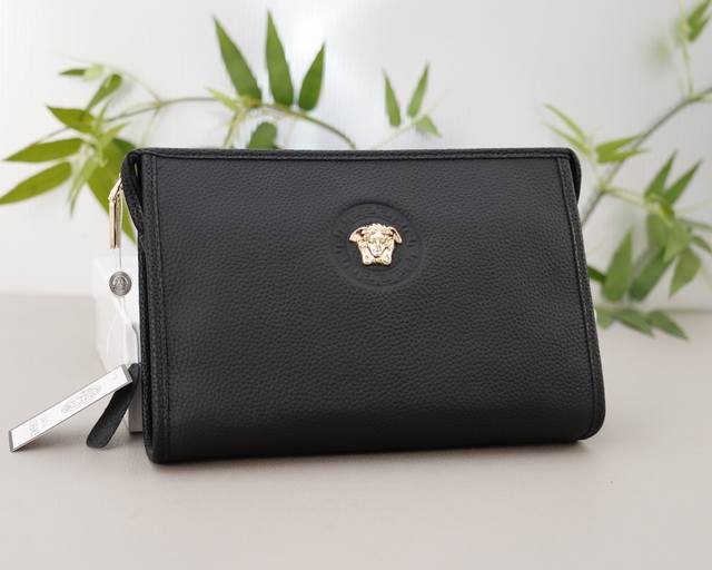 p170 范思哲 官网同步 高版本 手拿包 全球轰抢单品 原单牛皮制作 质感超好 日常出门经典百搭 一眼万年的款 非市面普通货 贸易公司订单货 配全套包装礼品盒