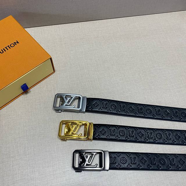 品牌：Lv路易威登 P120 等级：原单私货.头层牛皮，专柜售、堪比正品！油边精致 电脑车线 手感柔软.实物拍摄无修饰 上身效果超好、长度可裁剪.配专柜全套包装