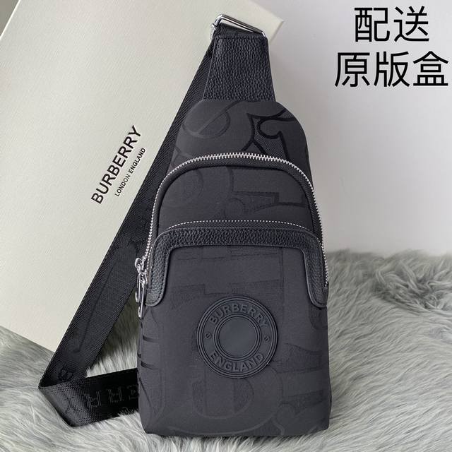 批340，B家，最新款男士胸包-原版品质，男神必备实用性非常全面 ，空间大，顶级原版牛皮顶级做工，手工一流，零瑕疵，识货首选。市场最顶级最好的货专注高端。（效果