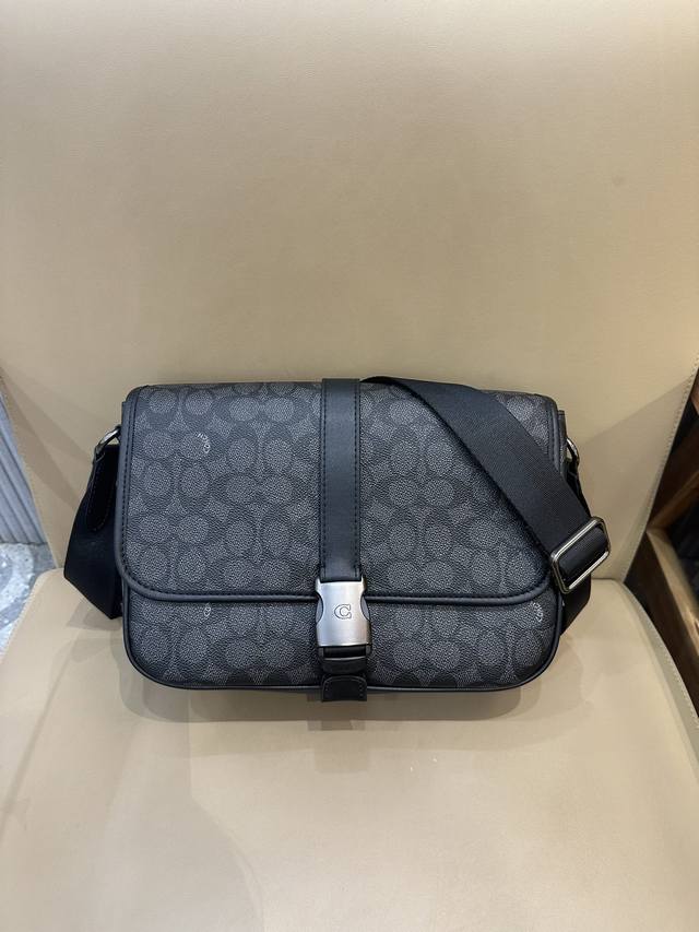 p390【新品】Coach/蔻驰Cu202 Cu042 Cu041男士经典标志League信使包斜挎包翻盖邮差包,织物配牛皮革,内置多功能袋,卡扣开合,织物衬里 p390【新品】Coach/蔻驰Cu202 Cu042 Cu041男士经典标志League信使包斜挎包翻盖邮差包,织物配牛皮革,内置多功能袋,卡扣开合,织物衬里