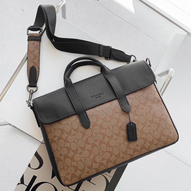 p490 蔻驰 C9873 ，Coach新款男士Sullivan 公文包 太适合商务人士出行了 职场办公必备 内置容量巨大 里面有一个电脑隔层 尺寸：40*30