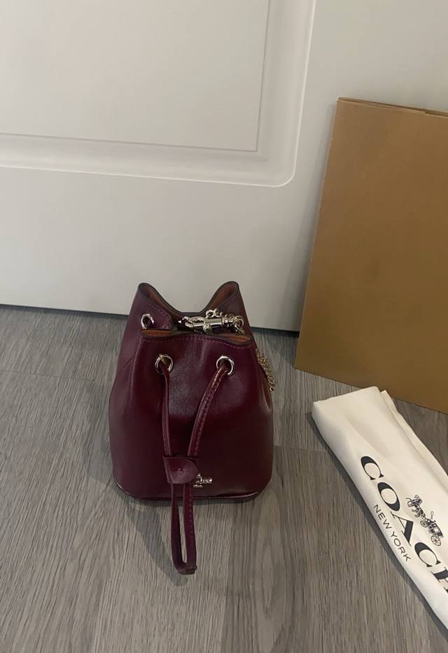 270Coa*H迷你香布雷配色超级爱 Cz028 Cz031 2025最新款Drawstring拉绳迷你水桶包，牛仔蓝丹宁香布雷配色超级.可手提手拧，尺寸约:1