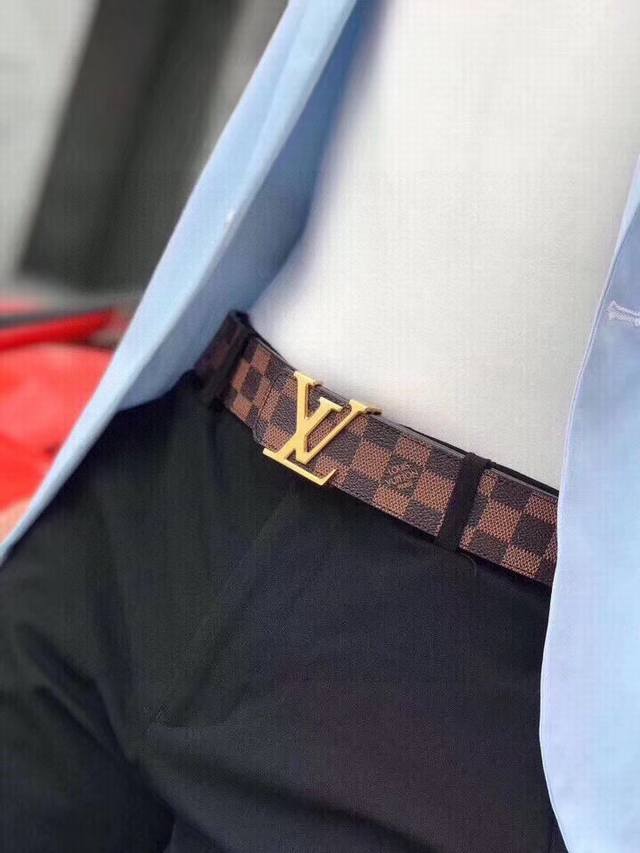 p 200 lv。路易威登 搭配原单18K不锈钢扣头，车线、手感.与油边近乎完美，原产皮料定制，质感无可挑剔，[强]出众的细节，高清实拍，货真价实，专柜宽度3.