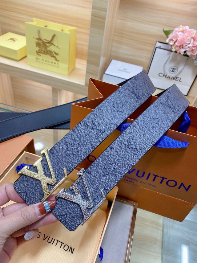 p 240 路易威登 Louis Vuitton (法国) 专柜品质 官网同步 宽度3.8Cm 精美钢扣头 原版意大利双面进口小牛皮原版花纹 手感极佳 上身郊果