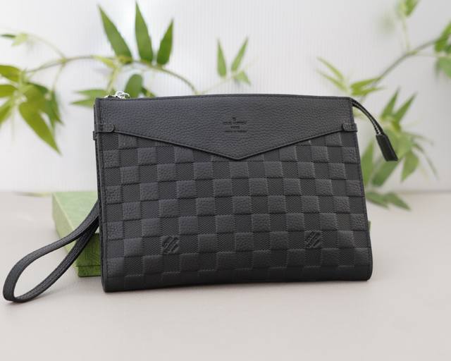 p180 路易威登 官网同步 高版本 手拿包 全球轰抢单品 原单牛皮制作 质感超好 日常出门经典百搭 一眼万年的款 非市面普通货 贸易公司订单货 配全套包装礼品