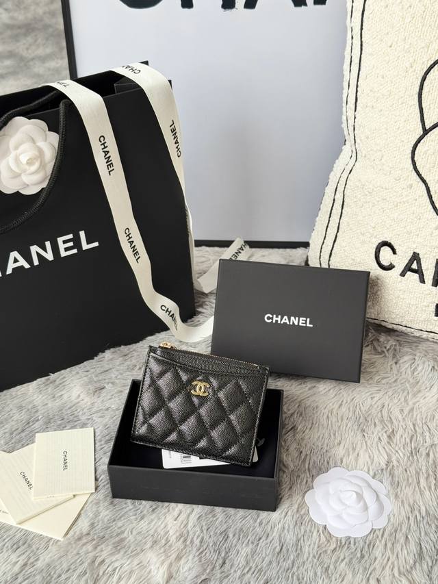 180单拉卡包 款号：A84105顶级皮料五金 鱼子酱小球纹牛皮 制作 独家拍摄 原单品质！细节美到淋漓尽致全套包装！ 尺寸9X11.5