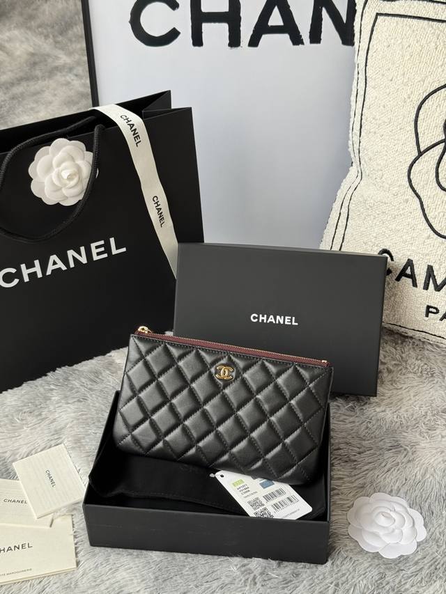 290 Chanel 手拿包原单品质可放银行卡 小羊皮制作 新款羊皮菱格零钱包/手拿随身包。 编号:Ap1460 尺寸:20X12.2X1Cm 290 Chanel 手拿包原单品质可放银行卡 小羊皮制作 新款羊皮菱格零钱包/手拿随身包。 编号:Ap1460 尺寸:20X12.2X1Cm