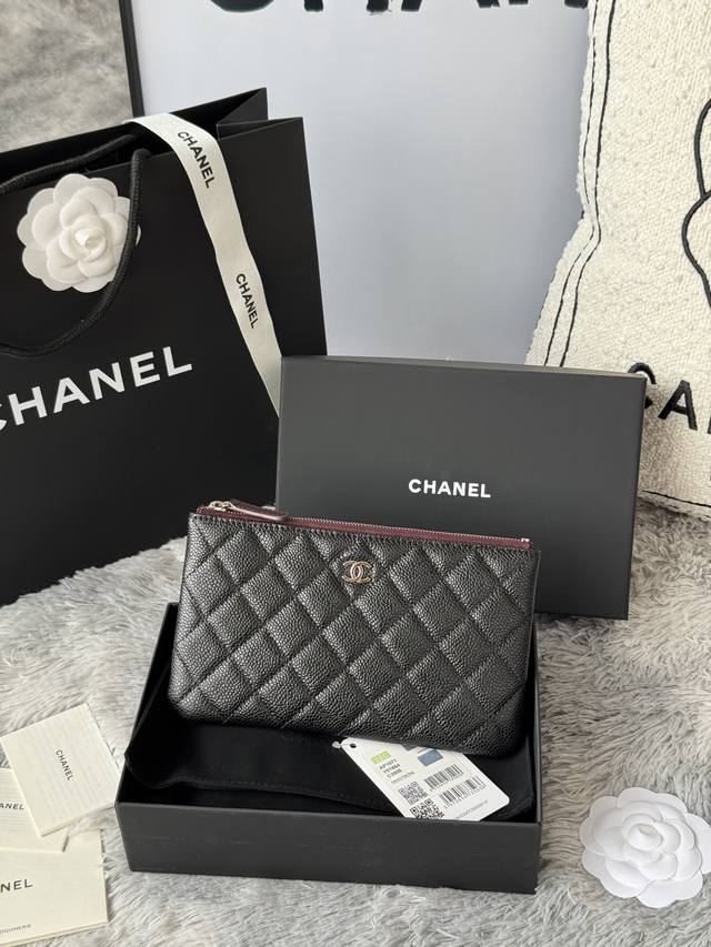 290 Chanel 手拿包原单品质可放银行卡 头层牛皮 新款球纹菱格零钱包/手拿随身包。 编号：Ap1460 尺寸：20X12.2X1Cm