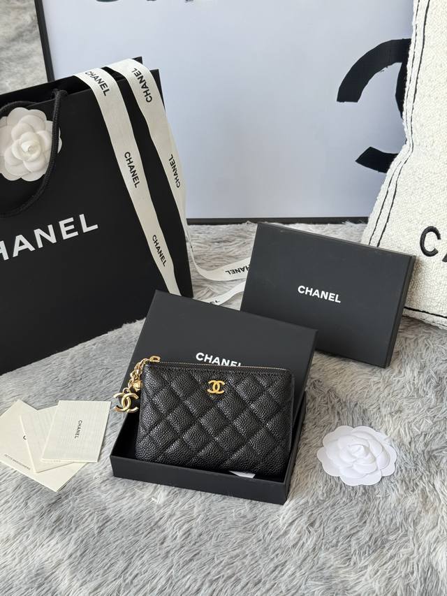 180原单 Chanel。 吊坠零钱包款号A50168顶级皮料五金,菱格纹路.原单品质!细节美到淋漓尽致全套包装!尺寸14-10-1Cn 图片色 180原单 Chanel。 吊坠零钱包款号A50168顶级皮料五金,菱格纹路.原单品质!细节美到淋漓尽致全套包装!尺寸14-10-1Cn 图片色