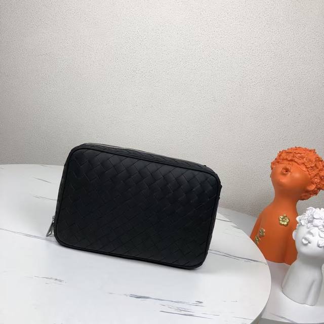 p390 Bv官网最新Bottega 简称Bv宝提嘉：狠货来袭 进口打蜡牛皮，专柜进口五金，独特的设计风格完美至极！让时尚变得无止境[强][强]那质感和[胜利]