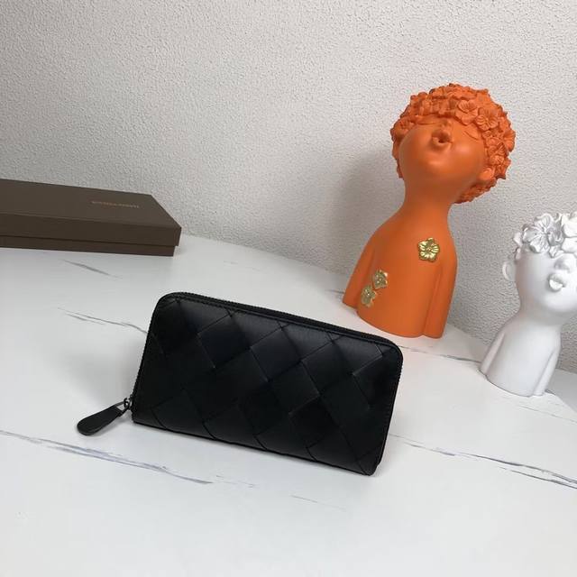 p310Bv葆蝶家钱包采用进口打蜡牛皮纯手工编织皮质越用越柔软光滑细腻款号：1618#（大号编织），颜色：黑色，规格：19/10/2Cm。