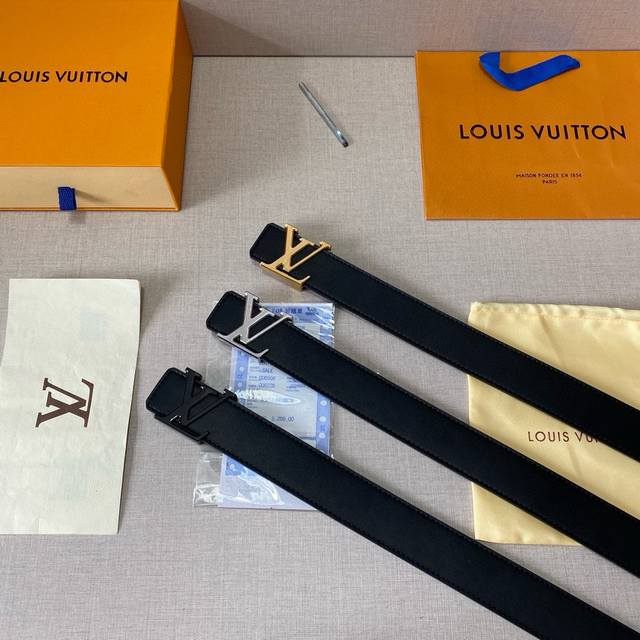 品牌:Lv路易威登 P190 等级:男士皮带.定制头层牛皮.双面可用。油边精致、官网同步新款 · 配专柜全套包装(送打孔针)长度不裁剪 扣头:钢扣 长度:100 品牌:Lv路易威登 P190 等级:男士皮带.定制头层牛皮.双面可用。油边精致、官网同步新款 · 配专柜全套包装(送打孔针)长度不裁剪 扣头:钢扣 长度:100