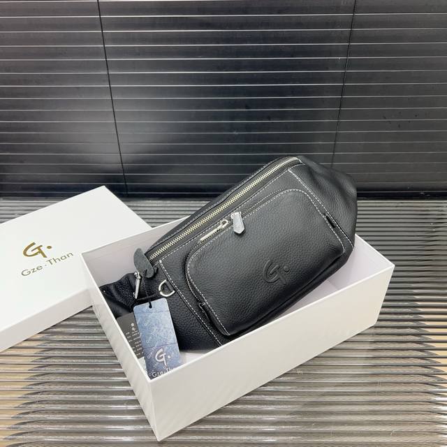 p180 原创潮牌 牛皮腰包 斜挎胸包 经典百搭 实物拍摄 配送防尘袋 礼盒 28 X 17 Cm。