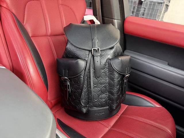 p250 高端货 新款 “ Coach ”蔻驰双肩包 Coach蔻驰双肩包 Wyatt 32 品牌徽标搭扣紧固 涂层帆布 双肩包 大号 男款 内设电脑隔层 拉链