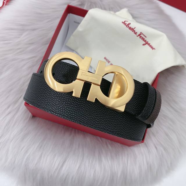 支持Nfc芯片扫描 批￥210配全套包装 品牌：菲拉格慕海外原单 扣头材质：精品实心铜扣 带身材质正面：35Mm宽度采用双面进口原版皮腰带，真空电镀五金扣头实物