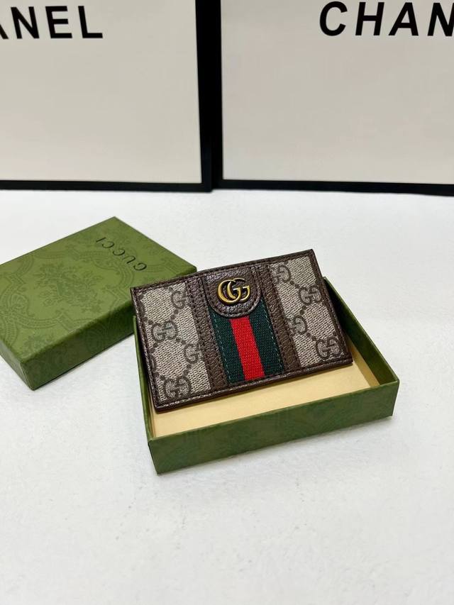 p100颜色 黑尺寸 10X8G家新款。专/柜品质 采用进口牛皮配Pvc 原厂五金！精致做工。实物拍照质量如图可见