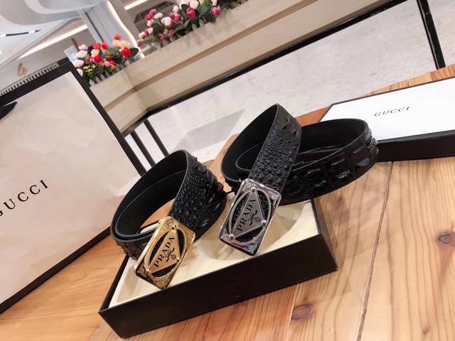 p 310 普拉达 鳄鱼采用进口牛皮压制鳄鱼骨带身。[强][强]整条不拼接 纹路清晰 强韧紧密 跟真鳄鱼皮可对比 成功男士的标配 搭配高档钻扣精钢扣，不褪色。宽