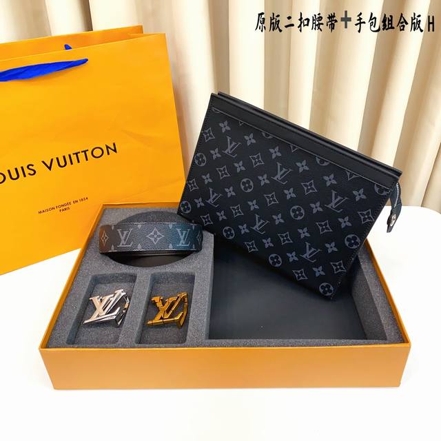 p270 腰带双扣手包4件套路易L家 腰带采用原版皮牛皮带身,带宽3.8Cm。2扣头采用原版五金扣头。原版手包原版复刻。尺寸:26*20独家定制4件套高端包装。 p270 腰带双扣手包4件套路易L家 腰带采用原版皮牛皮带身,带宽3.8Cm。2扣头采用原版五金扣头。原版手包原版复刻。尺寸:26*20独家定制4件套高端包装。