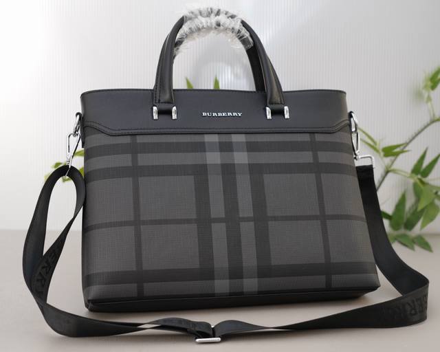 p200 巴宝莉 官网同步 高版本 手提斜挎背包 永恒不过时的标志性产品 纯原单小牛皮 顶级五金制作 非市面普通版本 今年Burberry最爱的款式 全部实拍