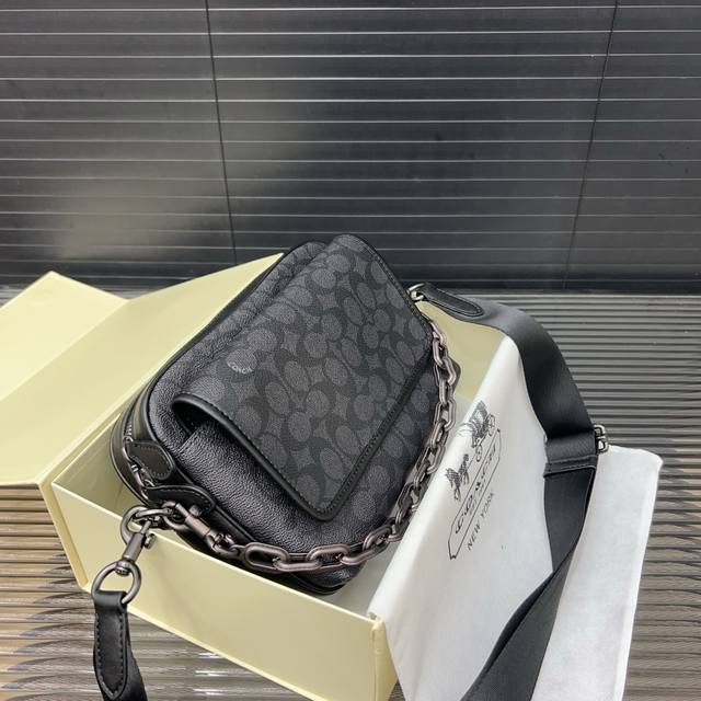 p290 Coach 蔻驰 charter Flap30 翻盖邮差包 斜挎包 男女通用单肩包 经典百搭 采用精湛镶嵌细工，实物拍摄 原厂原版面料 配折叠礼盒 2