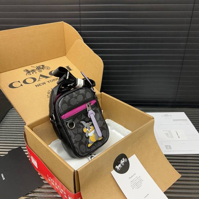 p180 Coach 蔻驰 dylan 10手袋手机包 相机包 男女通用斜挎包 实物拍摄 折叠礼盒 防尘袋 12 X 17 Cm。