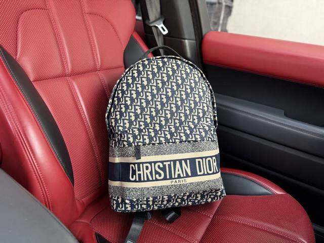 p220 高端货 新款 “Door/迪奥”迪奥双肩包 双肩包 大容量 Saddle 老花满印刺绣拼牛皮革 书包背包双肩包 男款黑色 可融入15寸笔记本电脑 高清