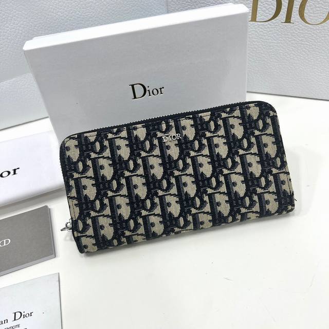 品牌：Dior 0198 P230 颜色： 黑色 尺寸：19.5*10.5*3 说明: Dior专柜最新款！Dior长款拉链钱包Oblique 印花正面饰有“D