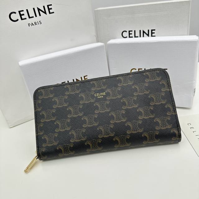 品牌：Celine A14 P220 颜色： 黑色印花 尺寸： 19*10.5*3.5 说明: Celine 专柜同步，Triomphe Cuir大号拉链钱夹