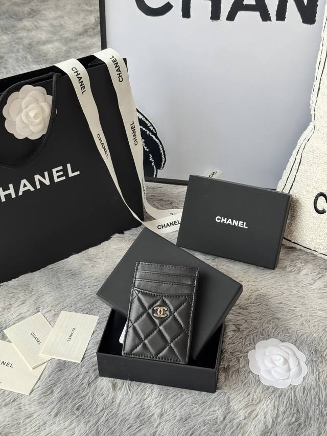 220 新品Chanel 超迷你 可爱 小羊皮可手拿可放包里 收纳方便卡片包 原单品质 、 款号：Ap350 尺寸14*7.*1Cm。