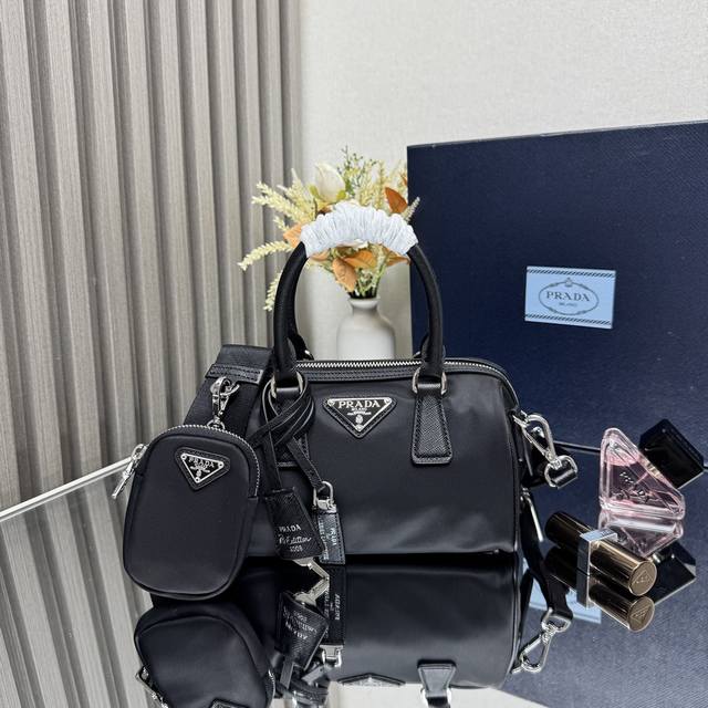 p460 【顶级原单】新款波士顿包1Bb846波土顿三合一 这款Prada Hyper Leaves波斯士三合一枕头包采用进口高光十字纹牛皮/尼龙布料，又一个爆