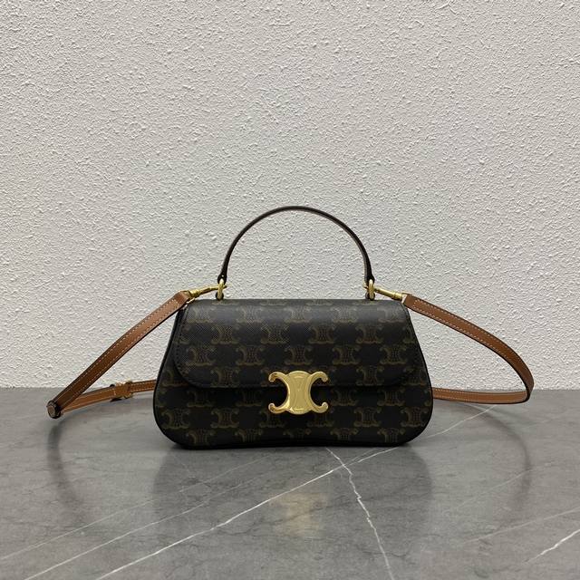 新品上线 Teen Lola 爆款推荐 p720Ce秋冬新款Teen Lola 标志印花手袋。 凯旋门家族又一封神之作 Teen Lola上线 Trio Mph