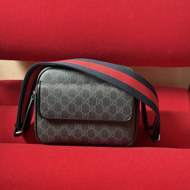 大货实拍图740 gg 超迷你男手袋 型号：795479 小号尺寸：23-18-12Cm