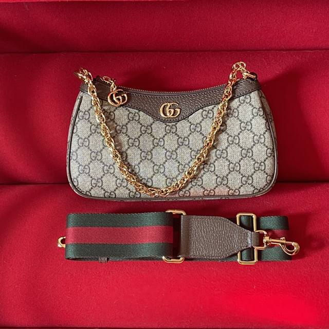 大货实拍图740 系列小号手袋 型号：735132 尺寸：21-19-5Cm