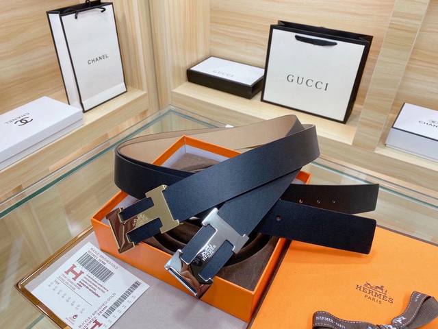 p 250爱马仕 潮流新品 3.8Cm 进口头层牛皮 树膏皮底 奢侈品牌 做工车线超级完美 搭配精钢扣 不褪色 秉承旅行风设计理念 纯粹 独特的魅力风格。送礼自