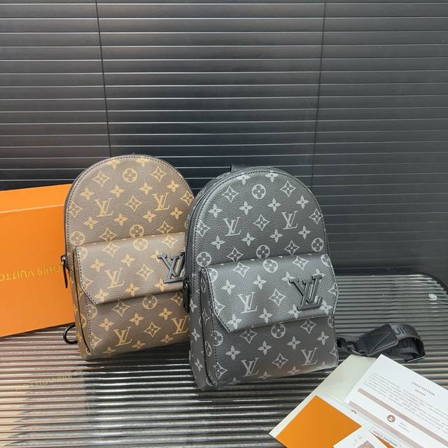 p210 Louisvuitton 路易威登 pilot系列胸包 斜挎包 男女通用单肩包 经典百搭 实物拍摄 原厂原版面料 配送防尘袋 30 X 20 Cm。